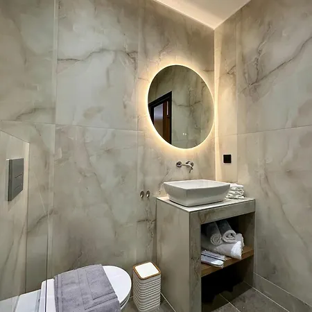 Zeleno Luxury アスプロヴァルタ